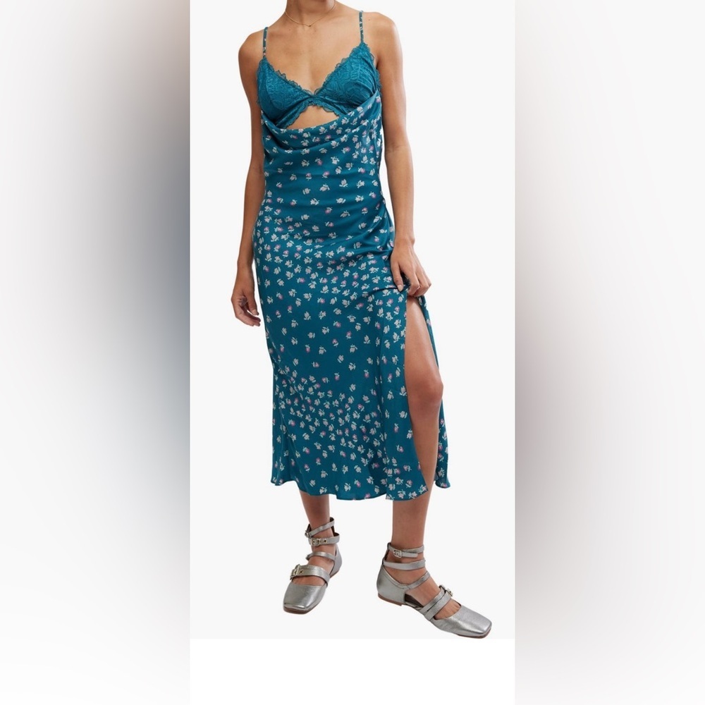 Free People
Gossamer Glow Floral
Print Cutout Lace Trim
Nightgown dress